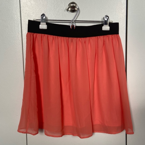 NEW WITH TAG Forever 21 Lined Coral Skirt - Picture 3 of 8
